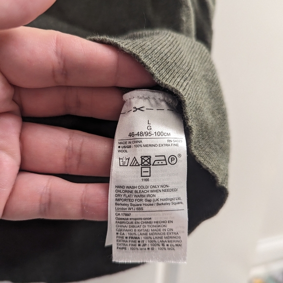 **PULLED** 🎉3/$50🎉 Banana Republic Merino Wool Sweater - Picture 4 of 5